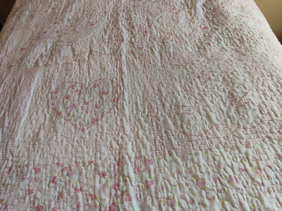Cama e colchão de criança