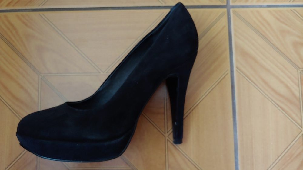 Czarne szpilki skórzane Janet D.