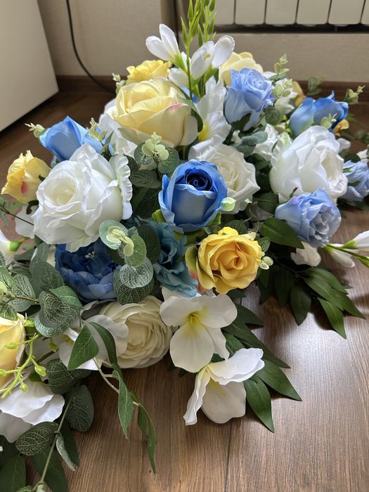 Композиції з штучних квітів на могилу/ квіти на труну/кладовище/цвинар