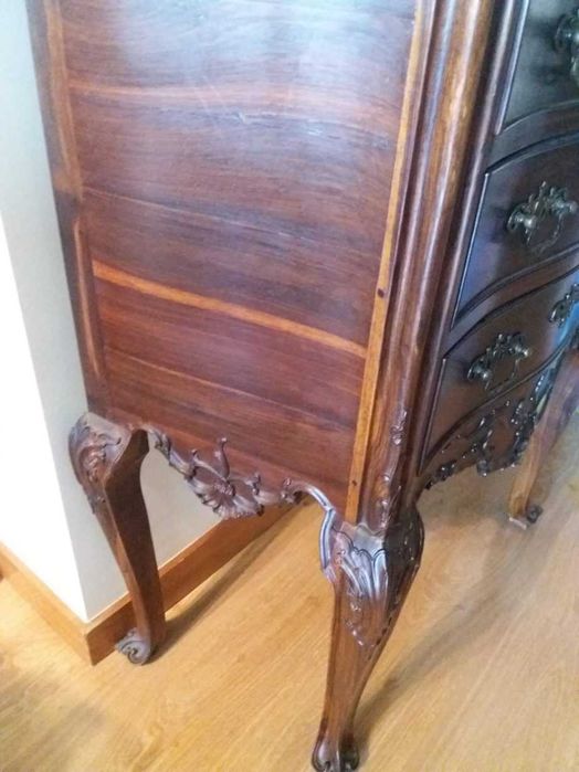 Cómoda em Pau Santo estilo Dom José