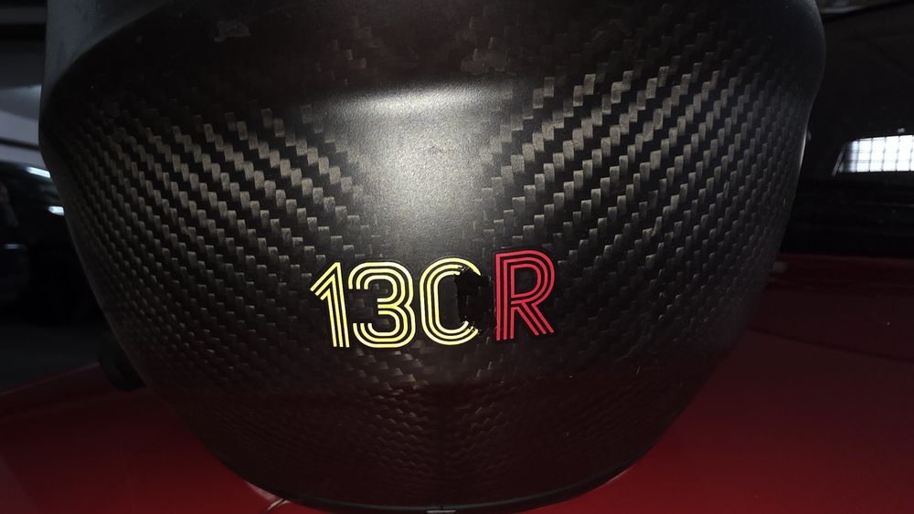 Capacete em carbono tamanho M