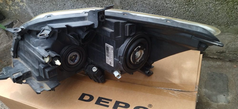 Farol da frente direito com motor para Toyota Auris 2007