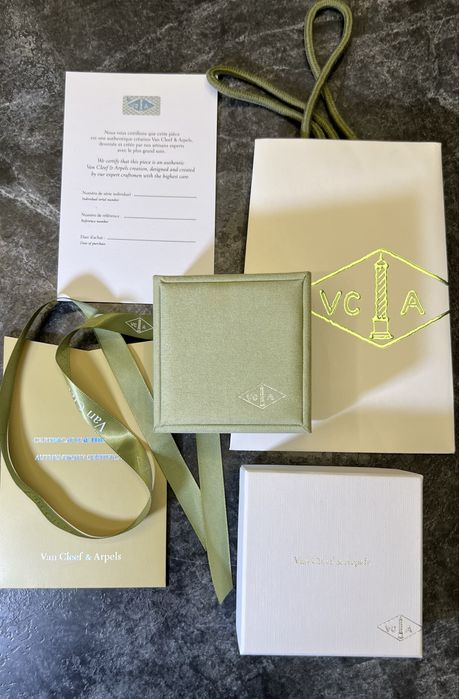 Коробка упаковка под сережки Van Cleef & Arpels