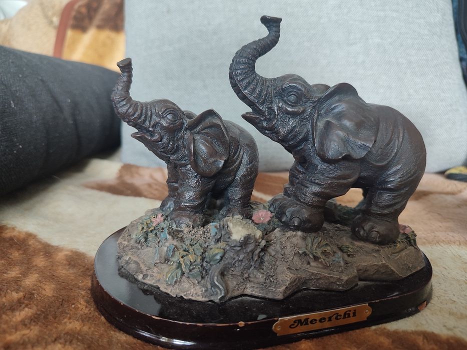 Figurka dwóch słoni