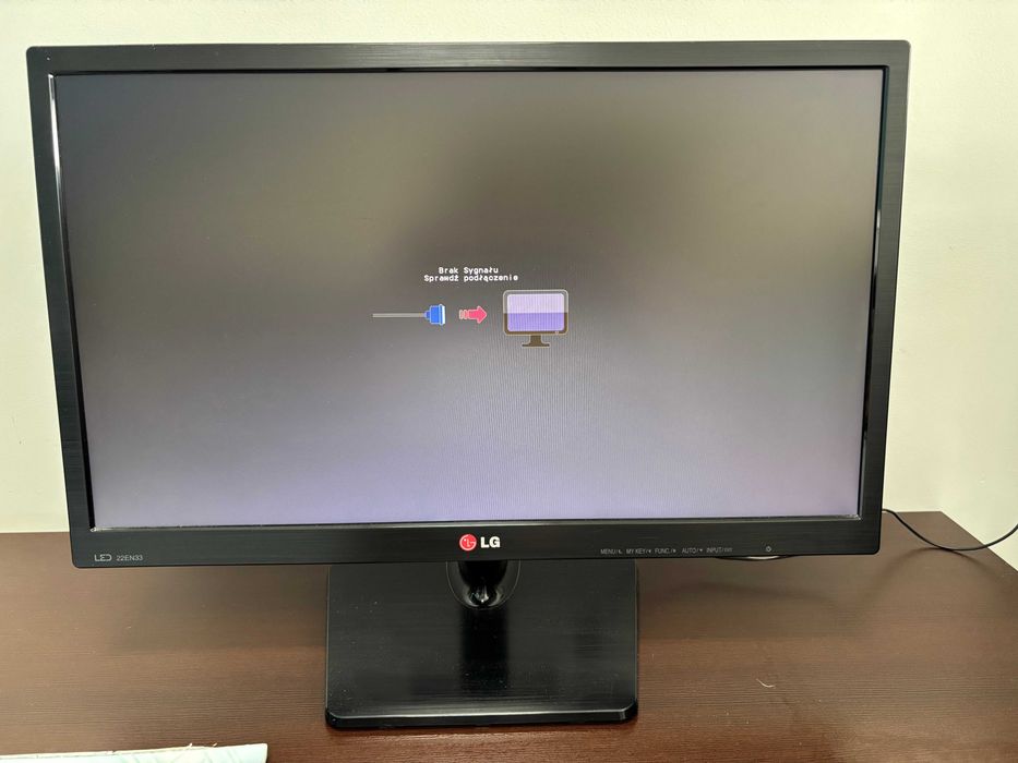 Monitor LG Flatron 22 cali, klawiatura i myszka Logitech