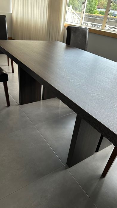 Móveis de sala - mesa, cadeiras e aparador