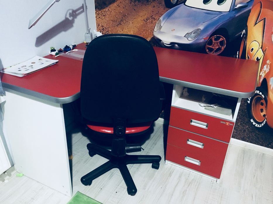 Продам кутовий стіл
