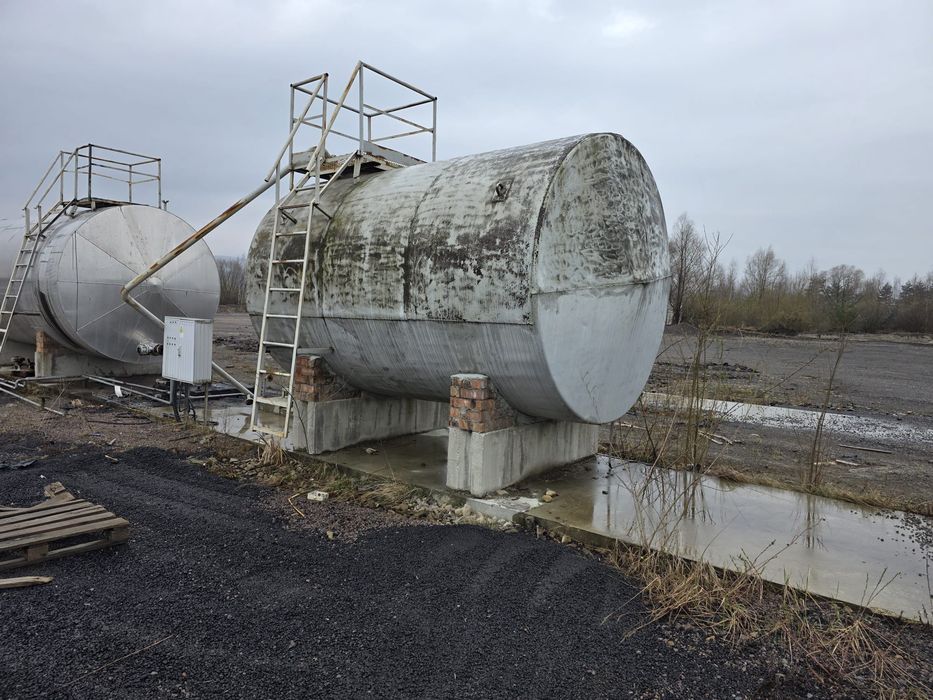Ємності  67кубові ,26кубові.