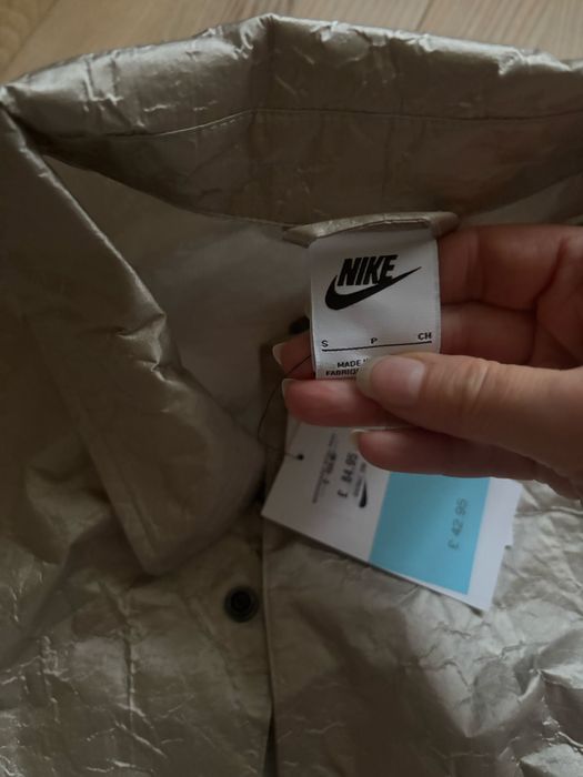 Nike класна вітрівка S size