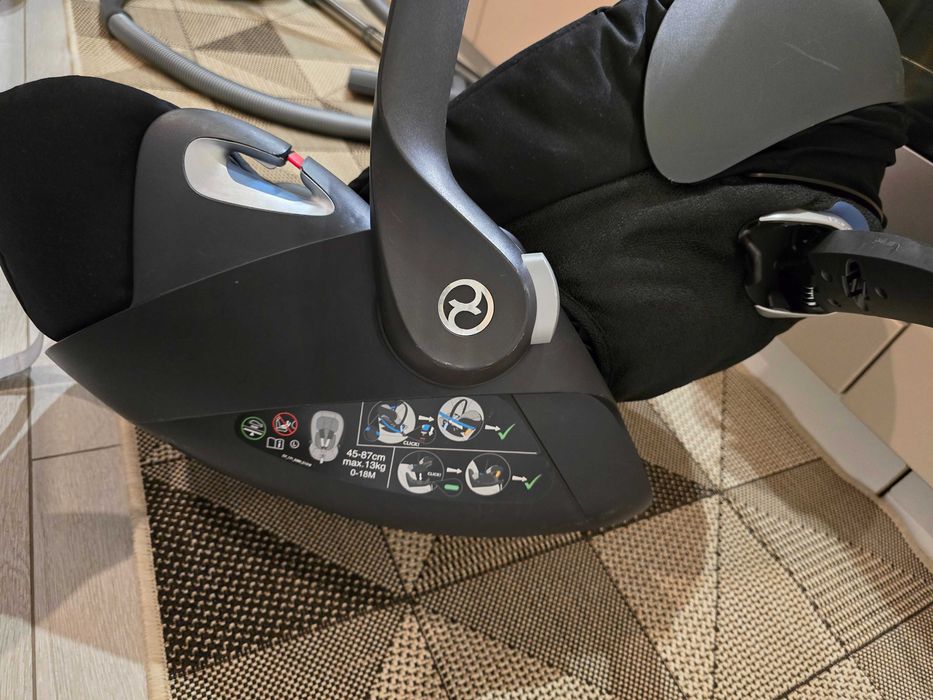 Автокрісло Cybex Cloud Z i-Size Deep Black