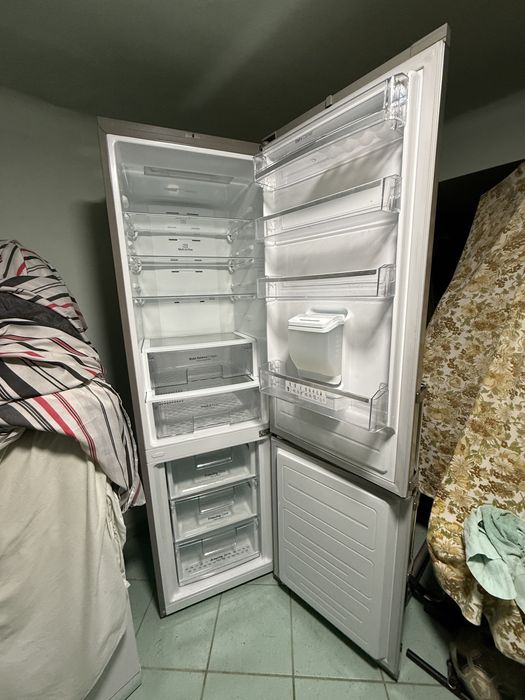 Frigorifico Combinado LG GBF530NSQPB Inverter No Frost e Dispensador ‘ótimo estado, cuidado’
