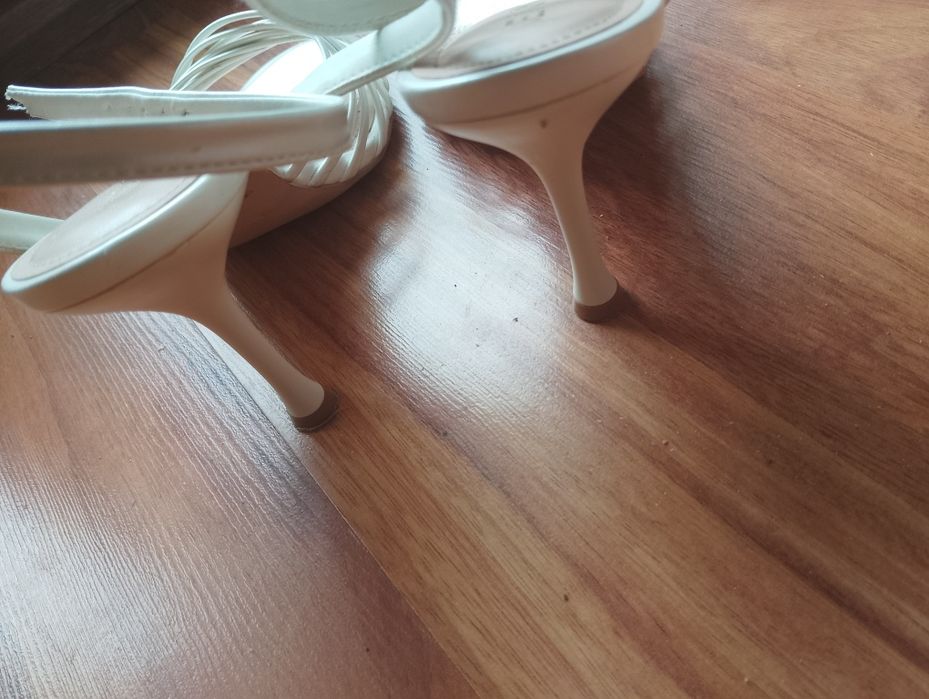 Buty na obcasie używane