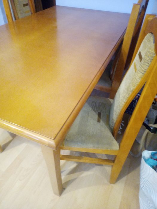 Stół drewniany plus 6 szt krzeseł