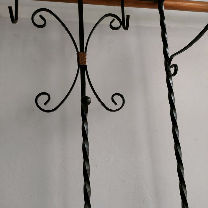 Wieszak metalowy kuty