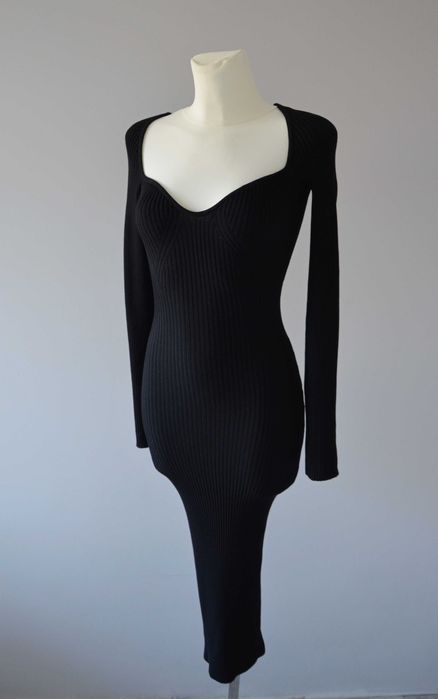 H&M czarna dzianinowa sukienka midi dekolt serce old money 34 XS