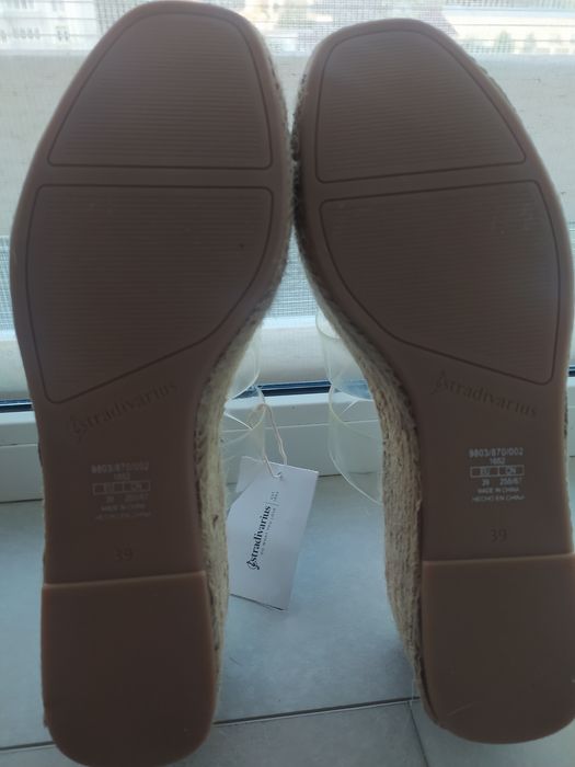 Нові шльопанці на платформі, Stradivarius