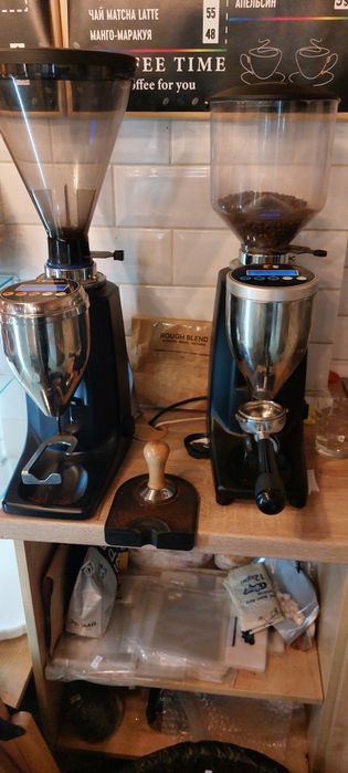 Продаю Професс.Итальянские:Кофемашину,Кофемолки,Блендер(Германия)