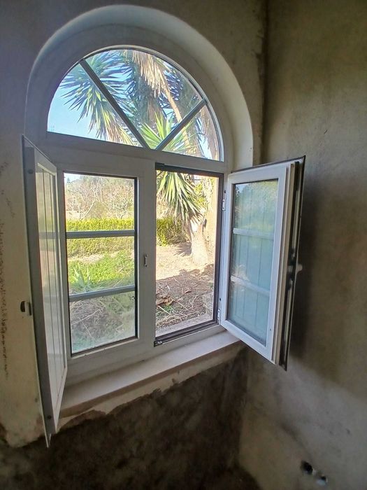 JANELAS E PORTAS em Alumínio