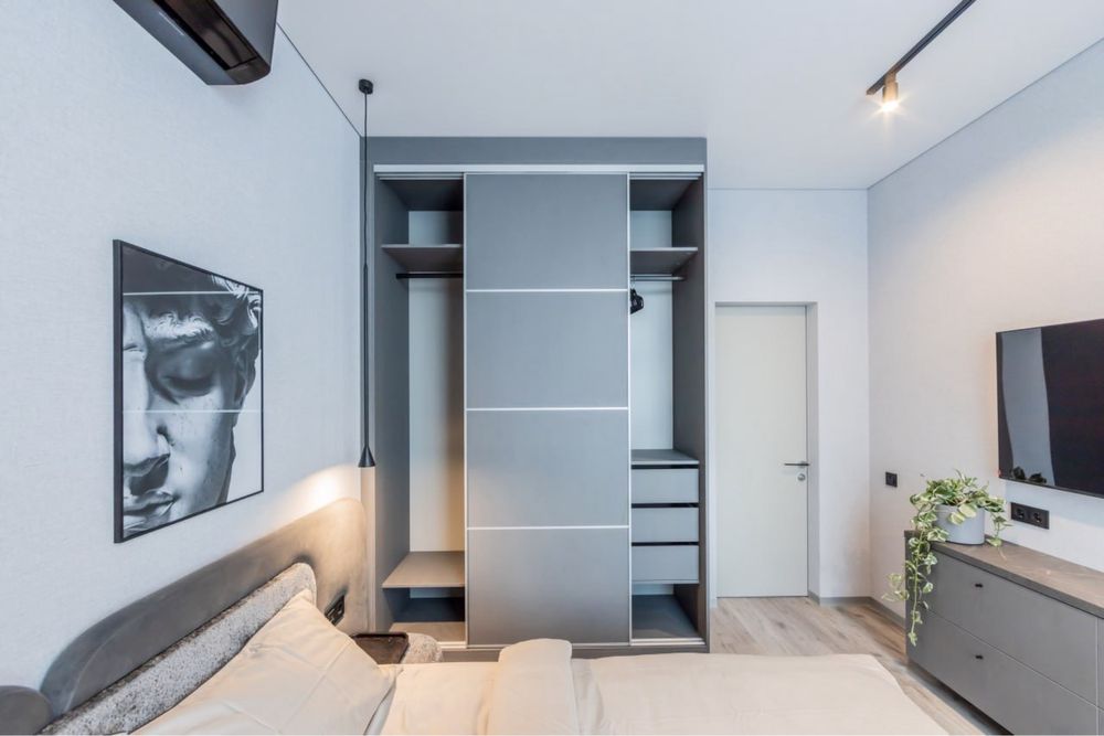 Без% Андрея Верхогляда 11в Новопечерские липки  Печерск Драгомирова