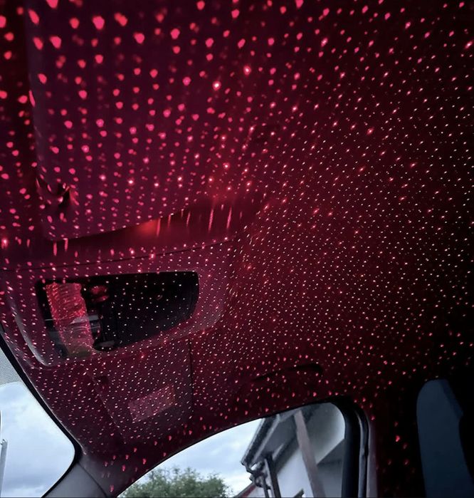 Швидка зарядка в авто з проекцією зіркового неба