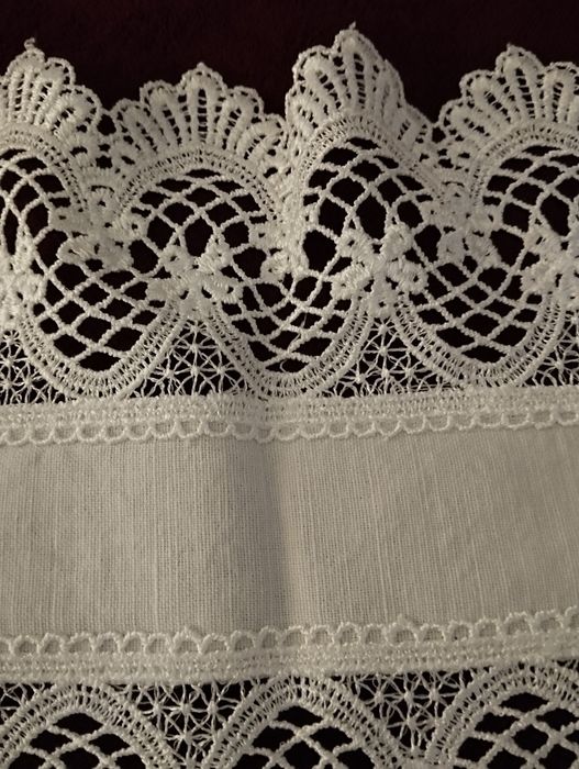 Napron em renda e linho