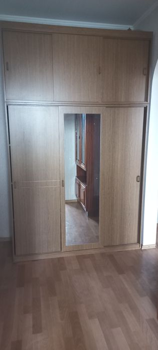 Шкаф только самовывоз.