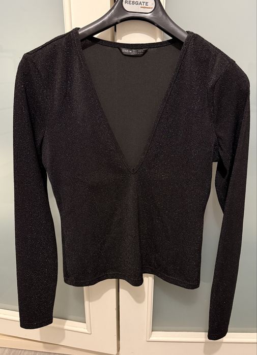 Camisola preta com brilhos