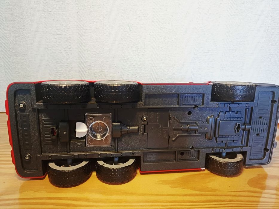 Пожежна машина Dickie Toys стріляє водою