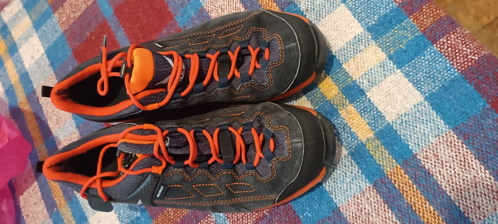 кросівки осінні.