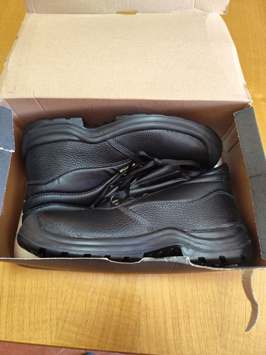 Bota de biqueira aço