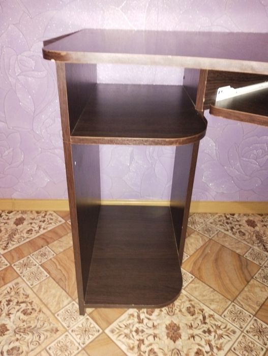 Продам угловой стол