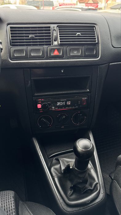 Volkswagen Golf IV Фольксваген Гольф 4 2003 р 1,6 MPI бенз 5 МКПП