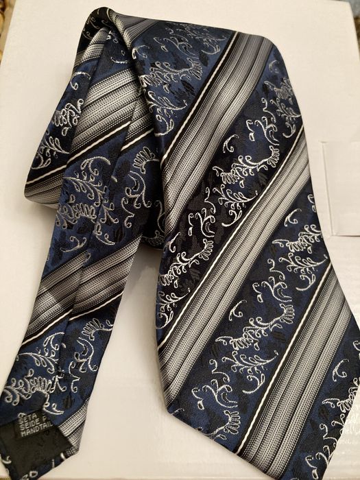 Продаю новые  фирменные галстуки, Отличного качества, и бренда.