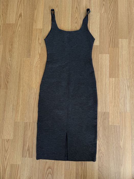 Стильна трикотажна сукня міді zara s