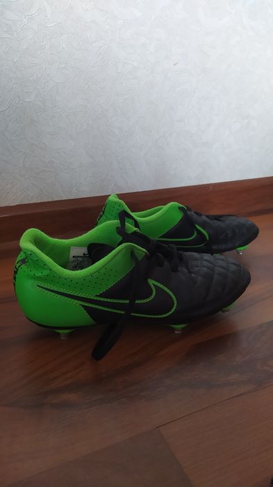 Бутси Nike розмір 36,5