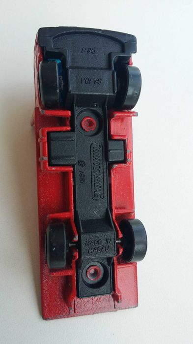 Brinquedos vintage antiguidade miniaturas carrinhas Volvo Mercedes