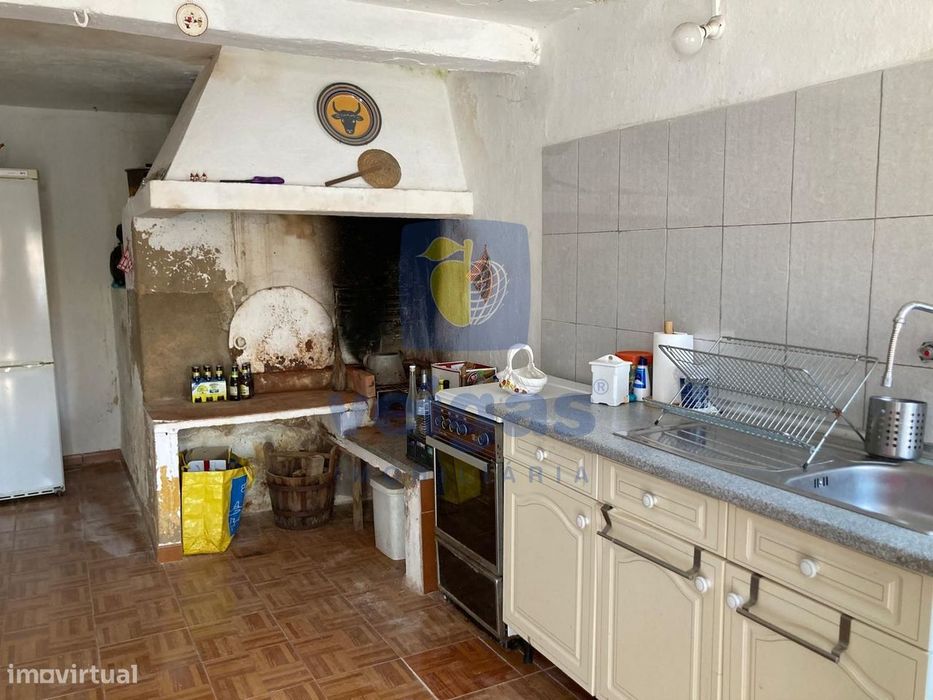 Casa Típica Portuguesa com Terreno de 6346m2