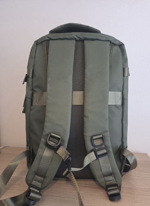 Mochila de viagem caqui