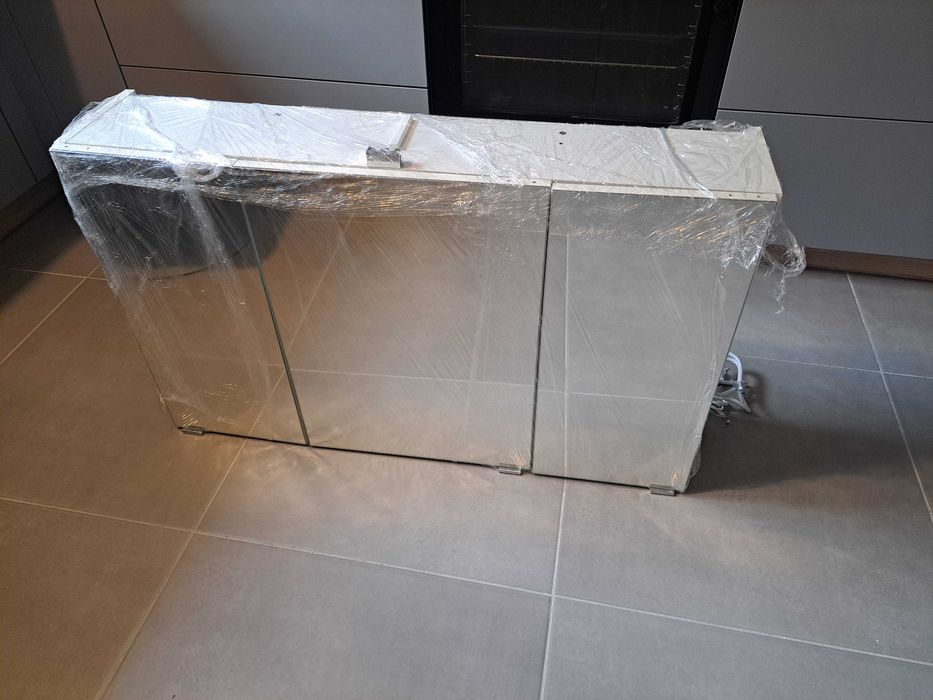 Szafka łazienkowa z lustrem Momax TIVOLI (3 drzwiowa)