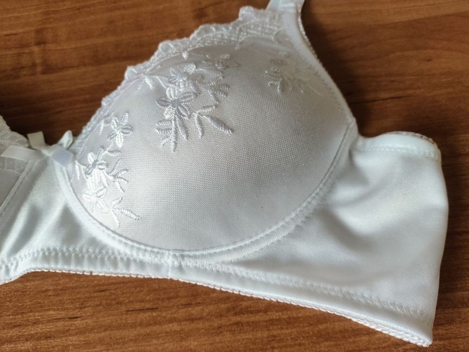 Biały stanik biustonosz 75A Naturana bez fiszbin