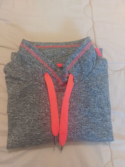 Blusa de desporto nova / M