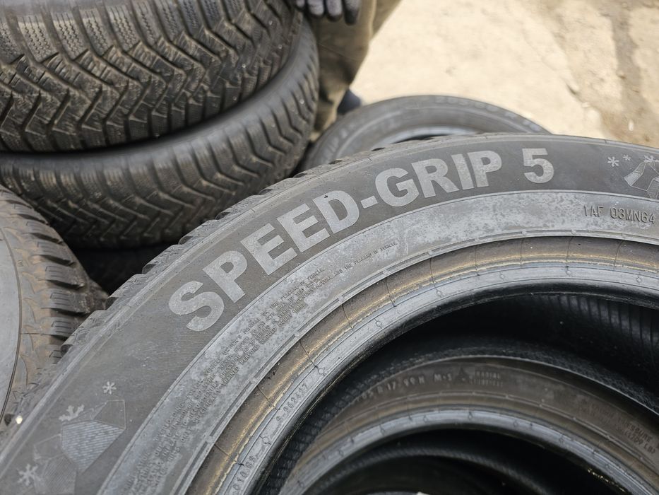 Opony Zimowe R17 215/65-8mm-Semperit