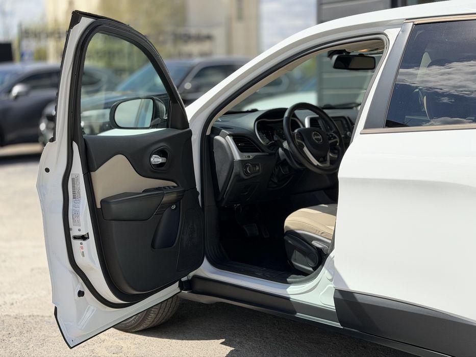 JEEP CHEROKEE 2016 року, 2.4 бензин, автомат, повний привід.