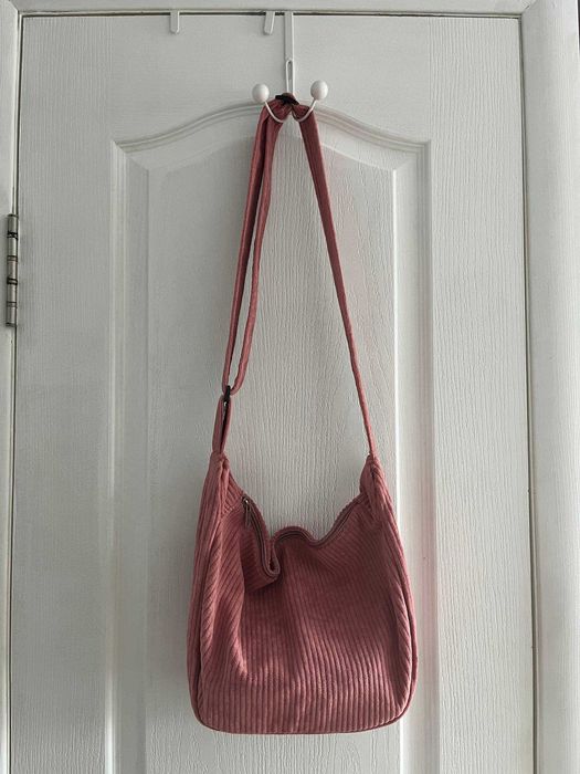 Вельветова жіноча сумка через плече (пудрово-рожева)