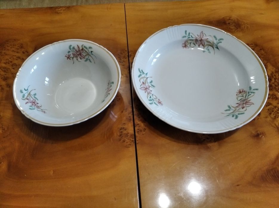 Сервиз столовый с цветочным рисунком на 6 персон, 30 предметов