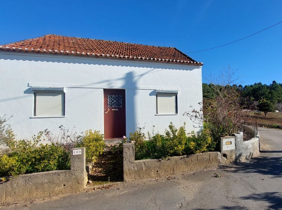 Moradia em lote de 950m2