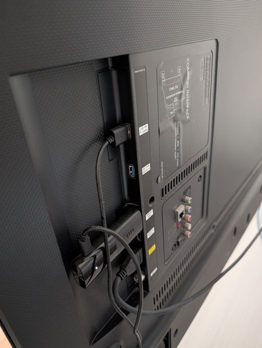 TV Samsung 48''4K (UR48JU6000K) em bom estado