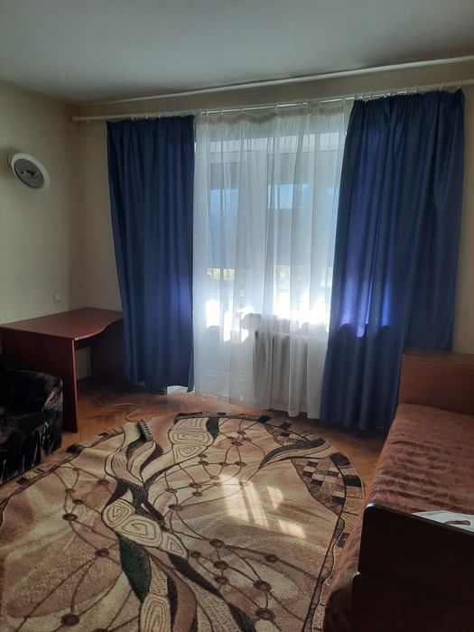 Подобово , місяць, два. Метро Політех 7 спальних місць. Є розрахунок п