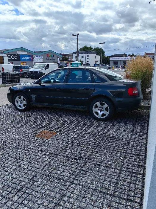 Sprzedam samochód marki Oooo a4 B5 FL rok 2000 sedan AUDI
