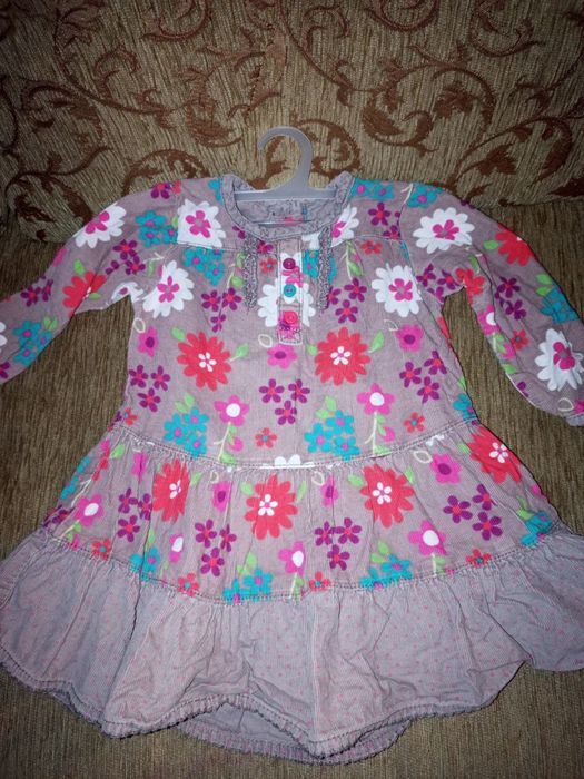 Гарна сукня для дівчинки